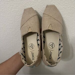 Classic Tan Tom’s Size 6.5